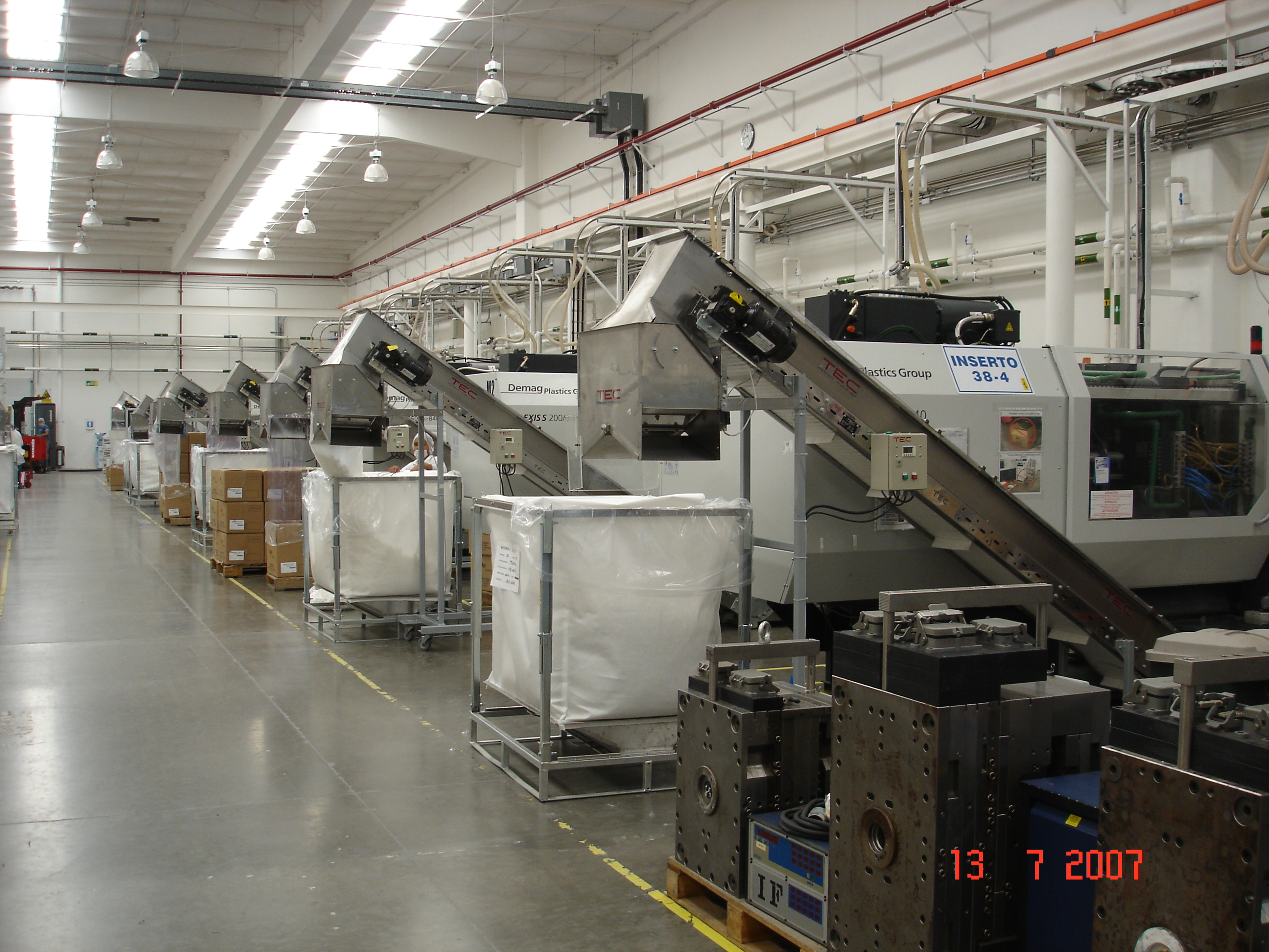 TOTES AND GAYLORDS FILLING SYSTEM